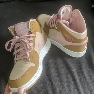 Jordan 1 Retro Lola Bunny